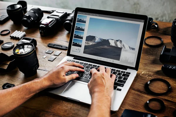 Fotógrafo Com Equipamento Câmera — Fotografia de Stock