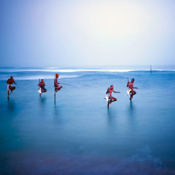 Geleneksel Uzunbacak Balıkçılar Sri Lanka — Stok fotoğraf