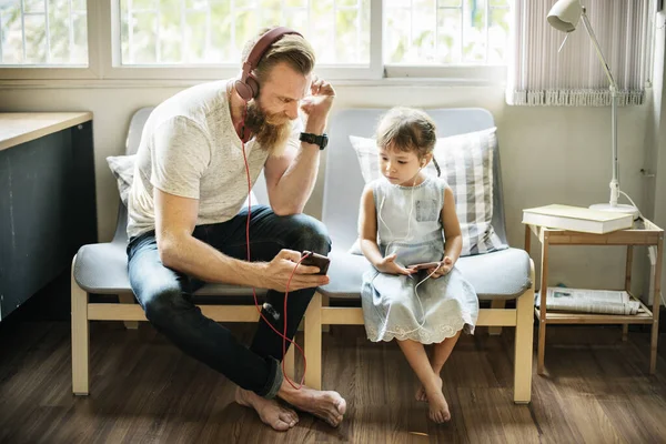 Father Daughter Entertainment Family Earphone Concept — Fotografia de Stock