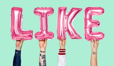 Pembe alfabe helyum balonları gibi metin şekillendirme