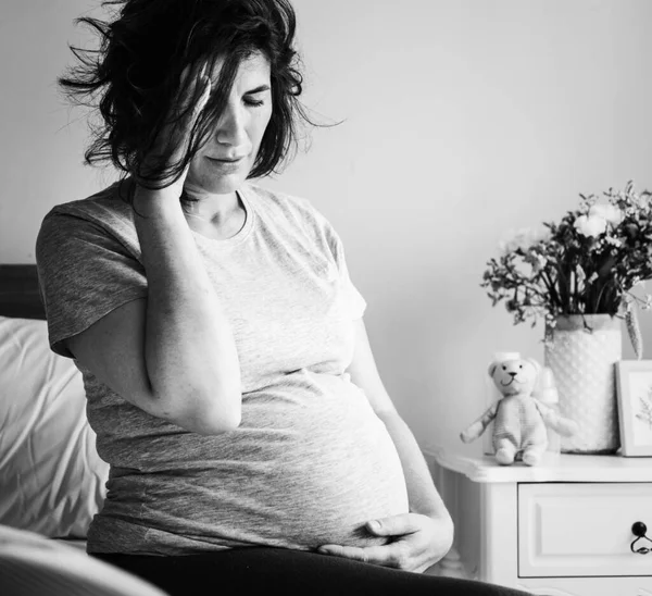 Gravid Kvinne Med Hodepine – stockfoto