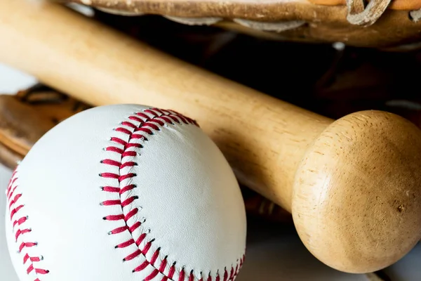 Närbild Baseball Och Bat — Stockfoto