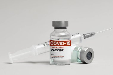 COVID-19 aşı şırınga ile cam enjeksiyon şişesi