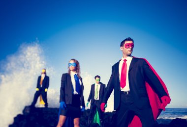 iş süper kahramanlar sahilde