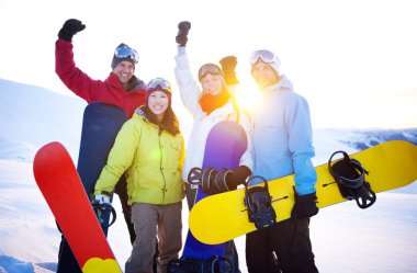 snowboard dağın zirvesinde