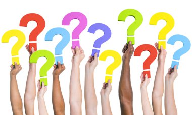 soru işaretleri tutan eller.