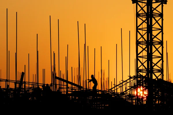 Construction workers at sunset — Stock Photo, Image