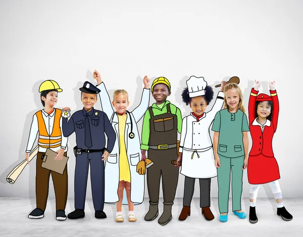 Verschillende multi-etnisch kinderen met verschillende banen — Stockfoto