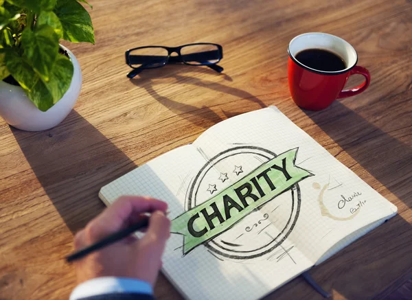 慈善の概念を持つビジネスマンのテーブル — ストック写真