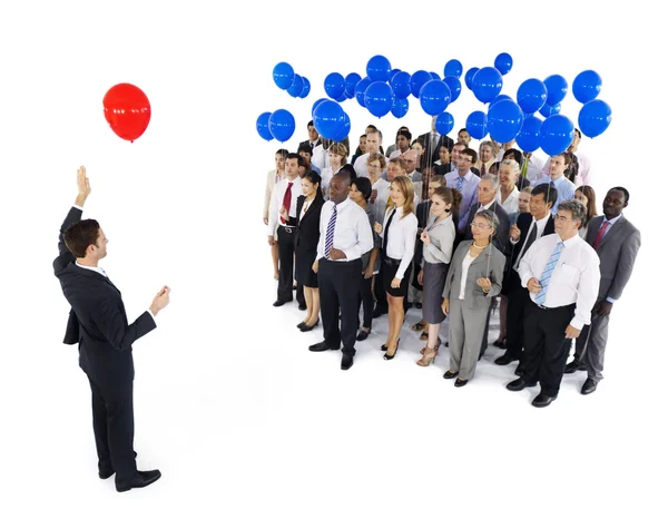 Multi-ethnische Unternehmensgruppe mit Luftballons — Stockfoto