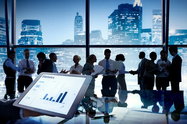 Business people discussing at city — Stock Photo, Image