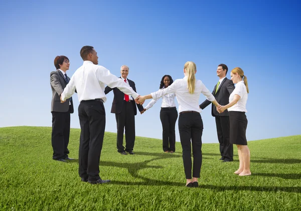 Grupo de empresarios en círculo — Foto de Stock