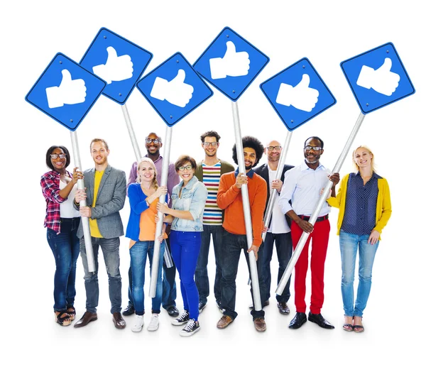 Seven people. группа людей всех возрастов. волонтерство фото. дружная команда. читайте нас в телеграмм минимализм.