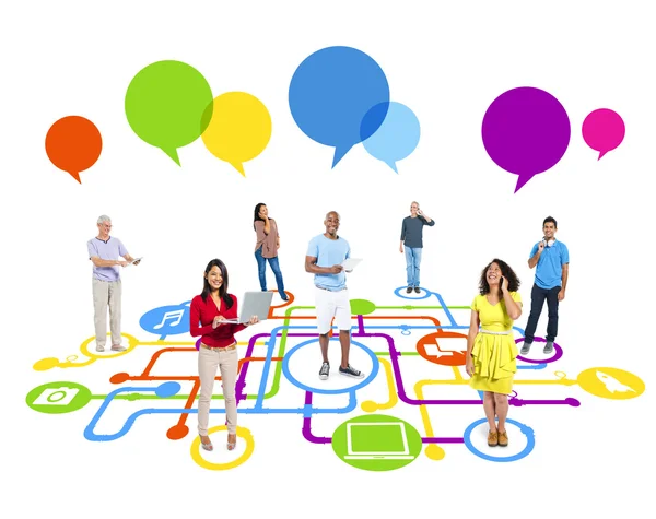 Persone con connessione ai social media — Foto Stock