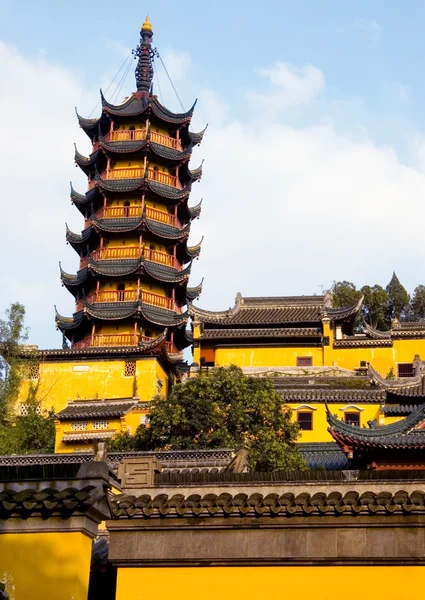 Buddhistische chinesische Tempel und Pagode — Stockfoto