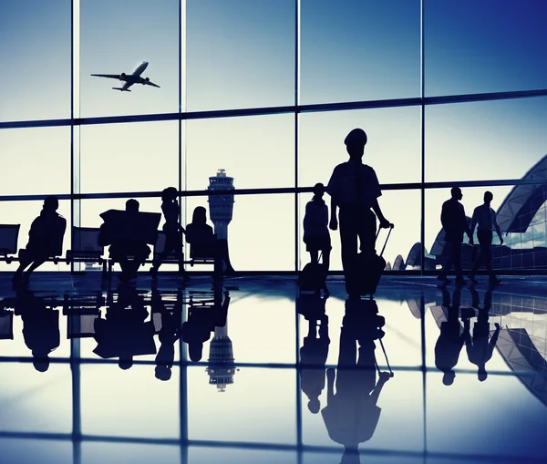 Personas en el Salón del Aeropuerto —  Fotos de Stock