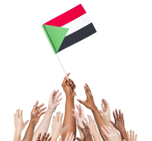 Människor att nå flaggan i sudan — Stock fotografie
