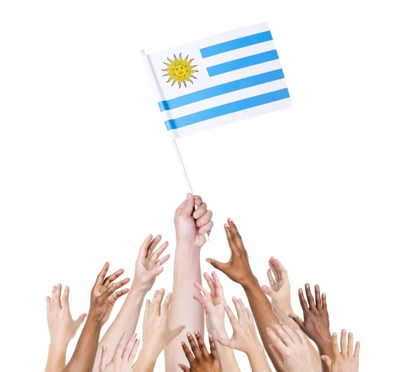 Ludzką ręką trzymając flaga Urugwaju — Zdjęcie stockowe