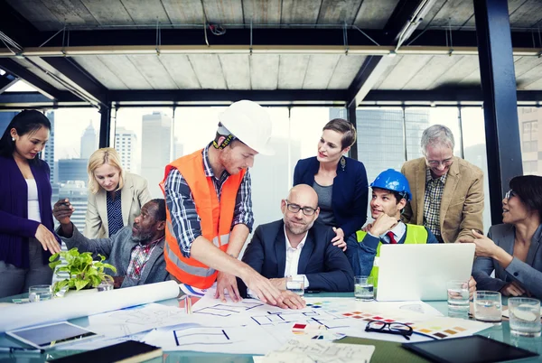 Olika grupper av människor brainstorming — Stockfoto