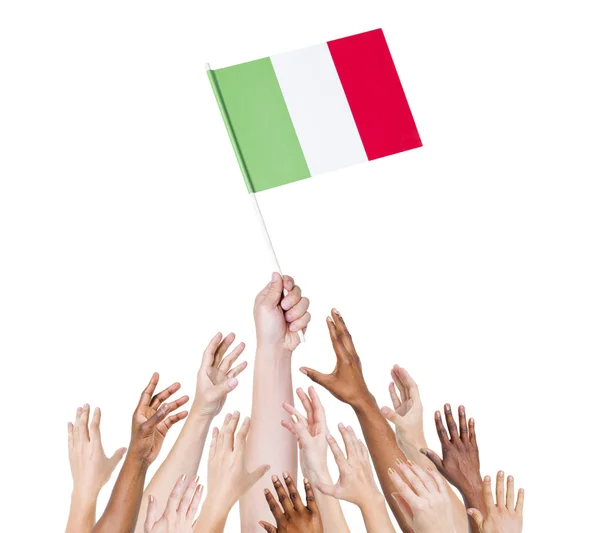 Persone con bandiera italiana — Foto Stock