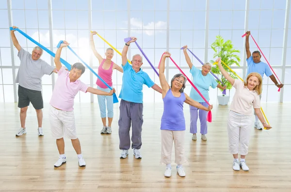 Gesunde Menschen in der Fitness — Stockfoto