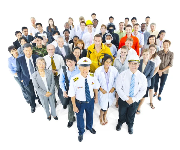 Многонациональная группа людей, занятых в различных профессиях — стоковое фото