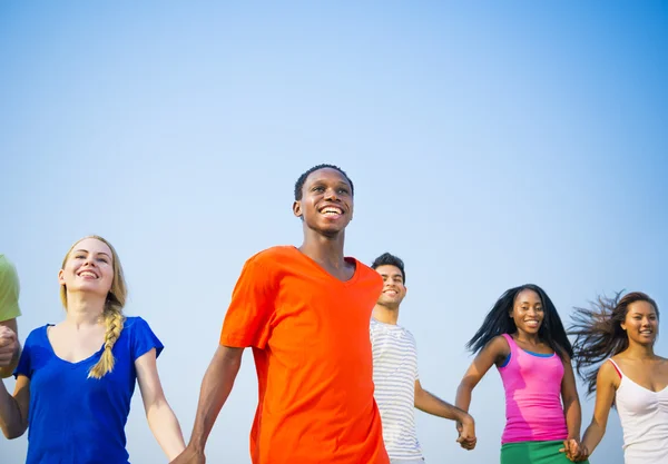 Young people running — Stock Photo, Image