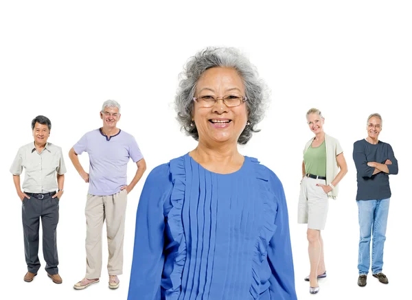 Grupo de seniores multiétnicos — Fotografia de Stock