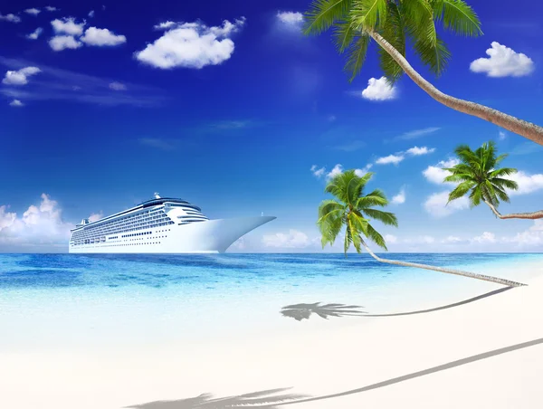 Cruise liner with palm trees — Stock Photo, Image