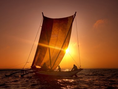 Balıkçılar katamaran sunset at üzerinde