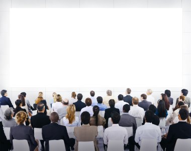 Grup oturma ve boş sunu arayan iş adamları