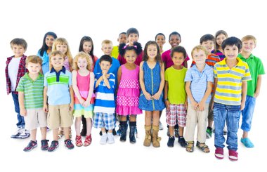 Sırada bekleyen çocukların grup