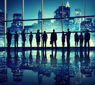 İş adamları bir ofis binası