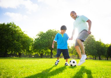 Çocuğun babası futbol oynamak