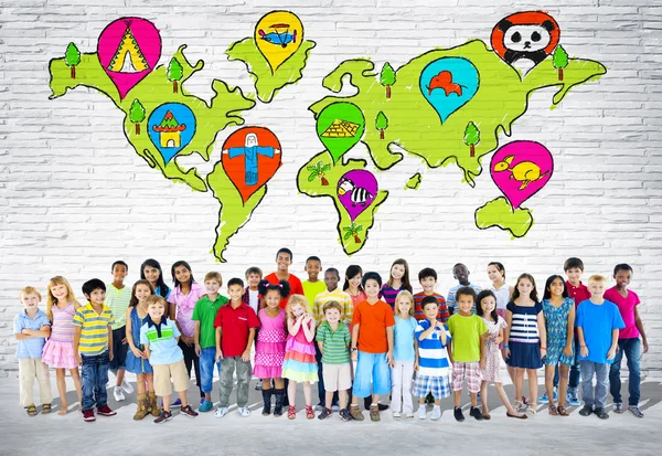 Group Of Elementary Aged Children Standing In Front Of A Wall Of — Stock Photo, Image