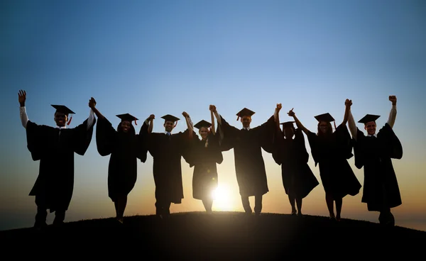 Studenten vieren afstuderen — Stockfoto