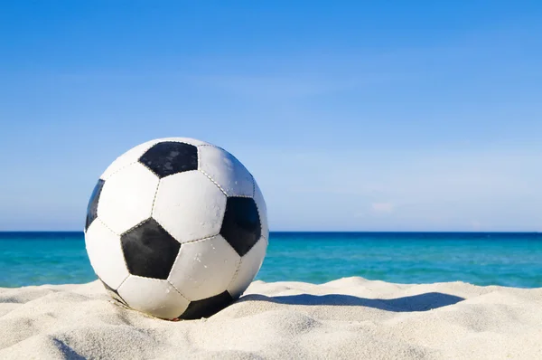 Calcio sulla spiaggia — Foto Stock