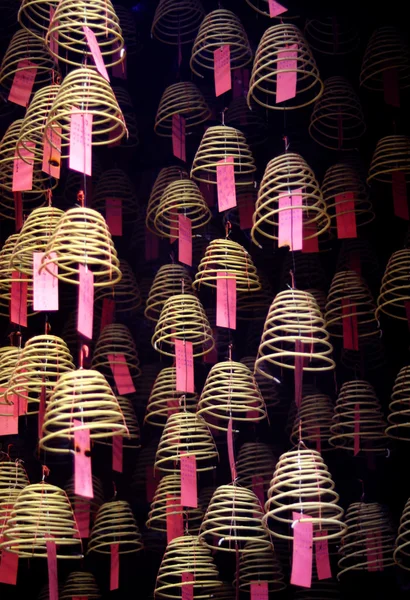 Bobinas de incienso en templo chino —  Fotos de Stock