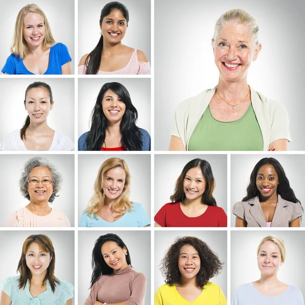 Mulheres multi étnicas sorrindo — Fotografia de Stock