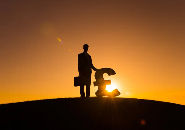 Affärsman med nummertecken vid solnedgången — Stockfoto