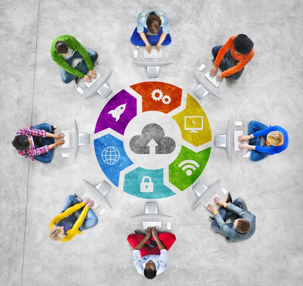 Mensen en cloud computing concept — Stockfoto