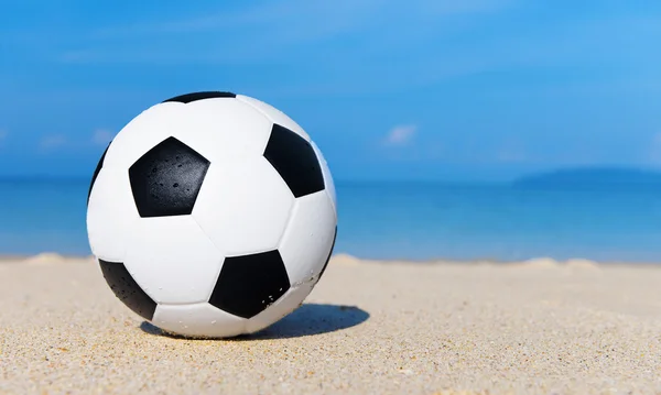 Calcio sulla spiaggia — Foto Stock