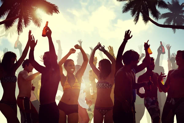 People Celebrating by the Beach — Stock Photo, Image