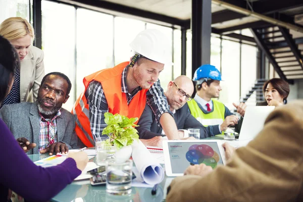 Arquitectos y Diseñadores Trabajando en la Oficina —  Fotos de Stock