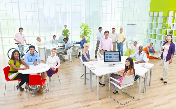 Gente de negocios en la oficina — Foto de Stock