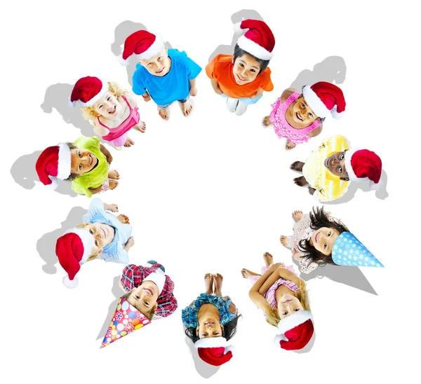 Bambini con cappelli di Natale — Foto Stock