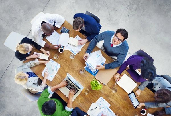 Diverse Geschäftsleute arbeiten — Stockfoto