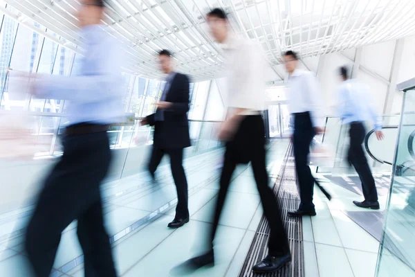 Gente de negocios en movimiento — Foto de Stock