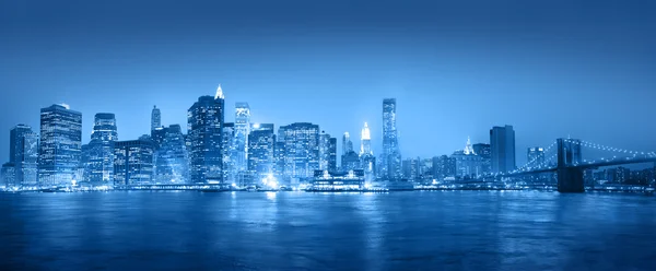 Синяя панорама Нью-Йорка — стоковое фото