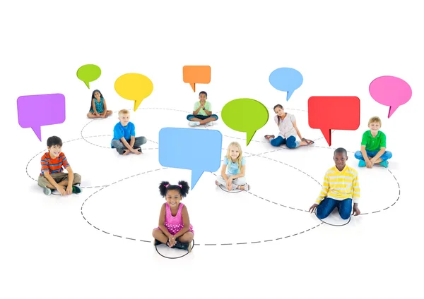 Multi-Ethnic Children Connected and Empty Speech Bubbles Above — Stock Photo, Image